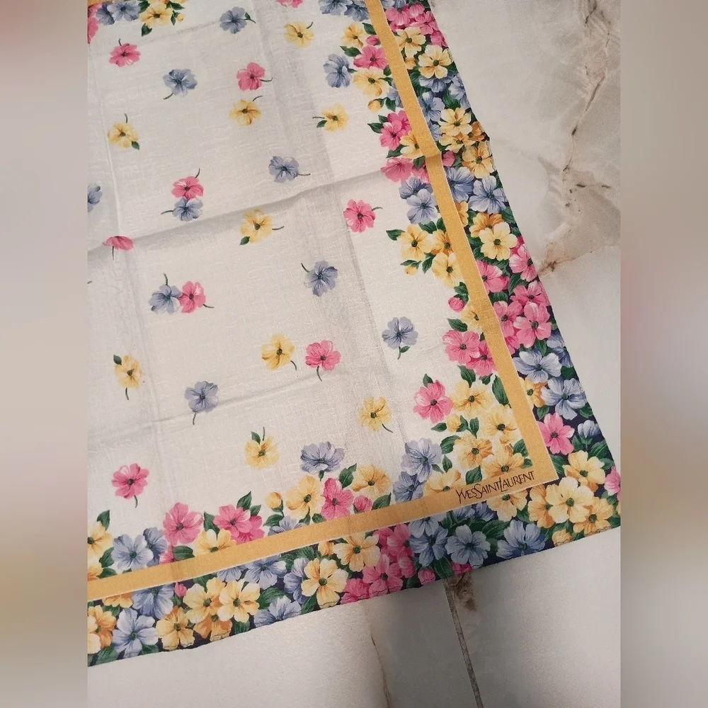 Yves Saint Laurent Flover Scarf / Scarv